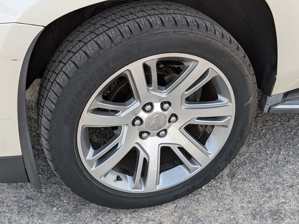 Used 2015 Cadillac Escalade Luxury image 6