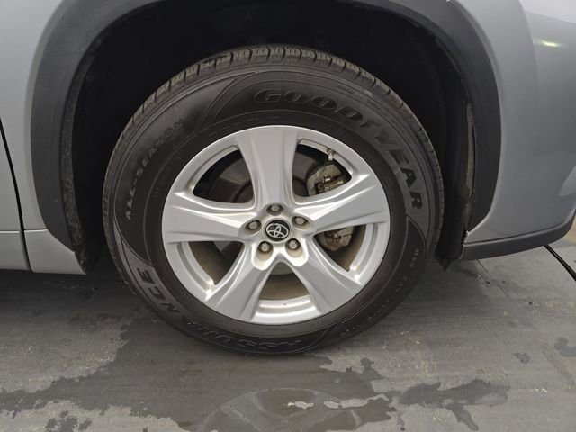 Used 2022 Toyota Highlander L image 12