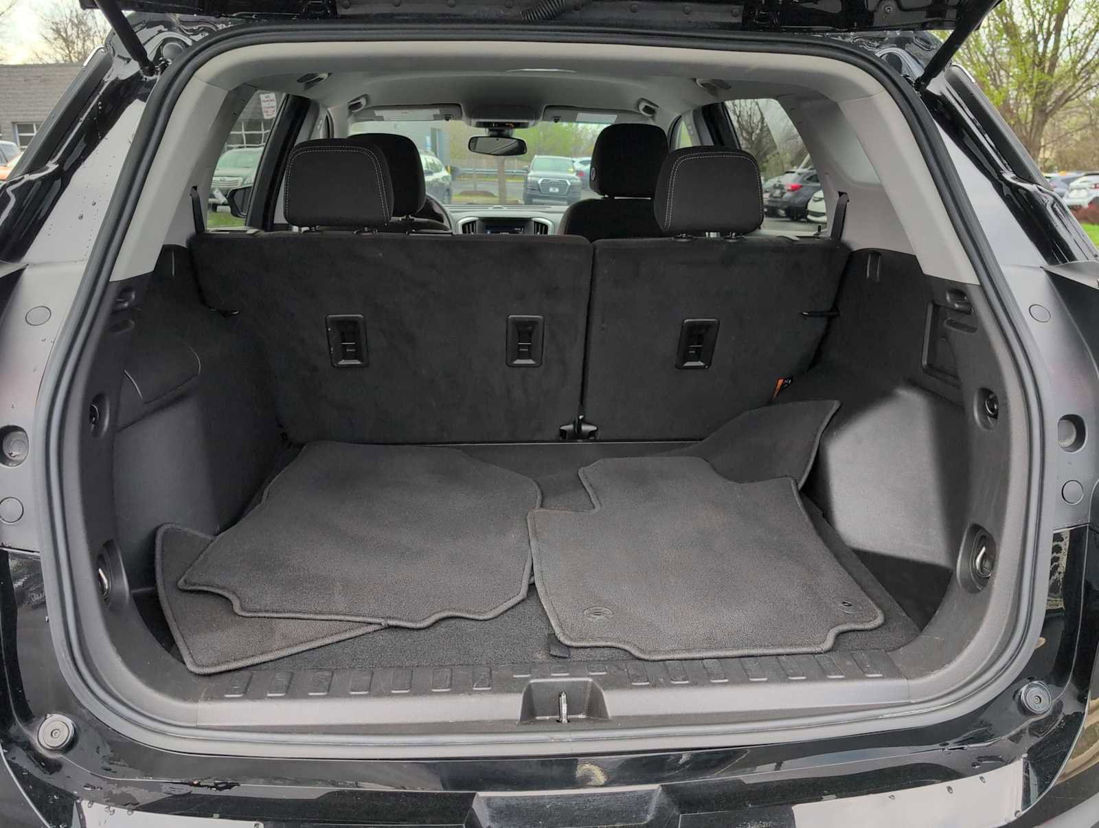 Used 2024 GMC Terrain SLE image 33