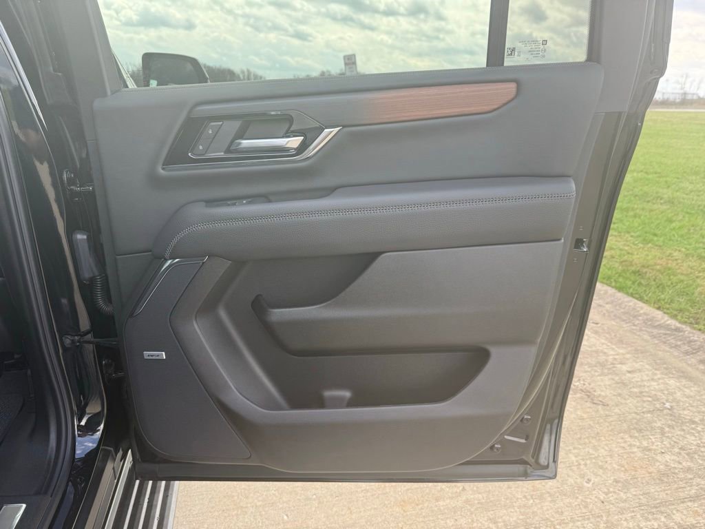Used 2025 GMC Yukon XL Denali w/ Sun & Power Step Package image 19