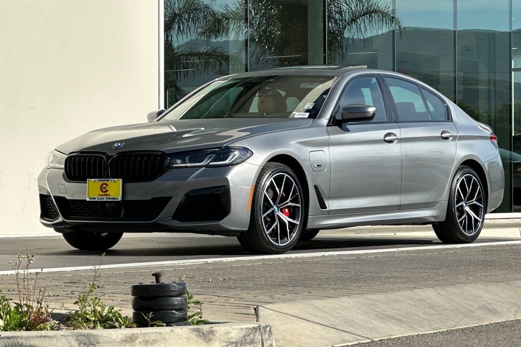 Used 2023 BMW 530e w/ M Sport Package image 7