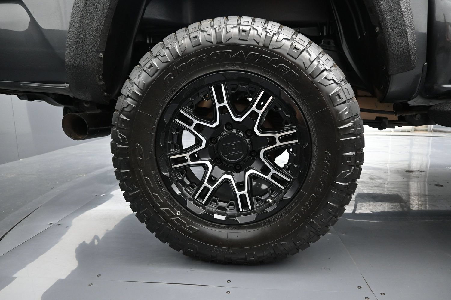 Used 2018 Toyota Tacoma TRD Off-Road AWD/4WD image 18