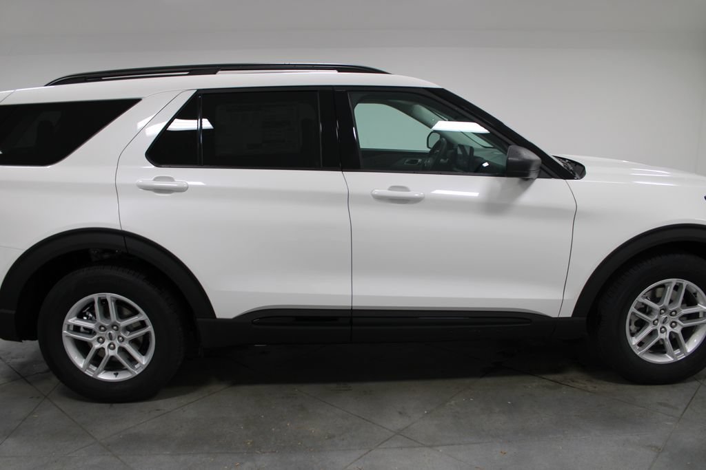 New 2026 Ford Explorer Active RWD image 10