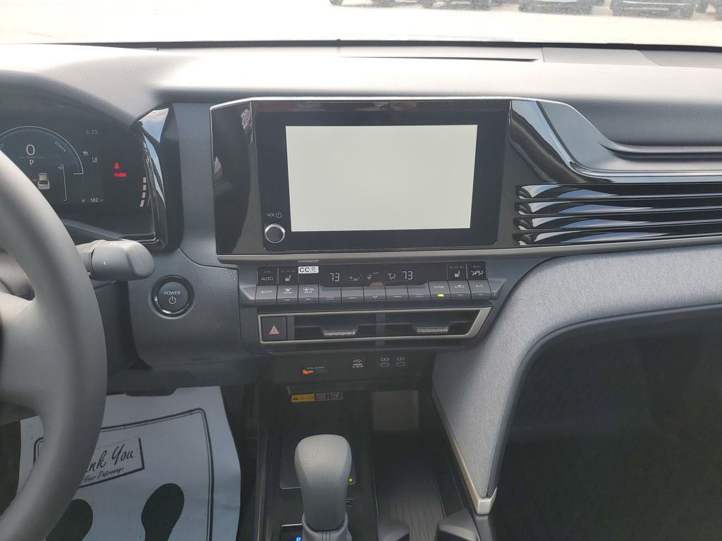 Used 2025 Toyota Camry LE w/ Convenience Package image 27