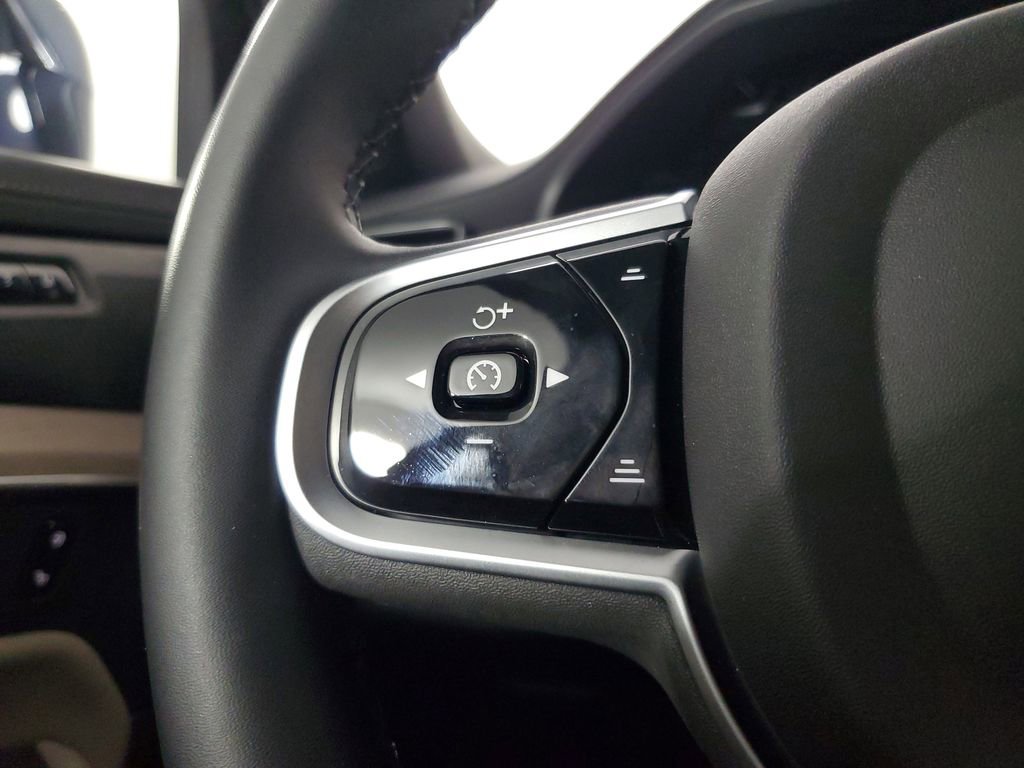 Certified 2026 Volvo XC90 B6 Plus w/ Protection Package Premier AWD/4WD image 28
