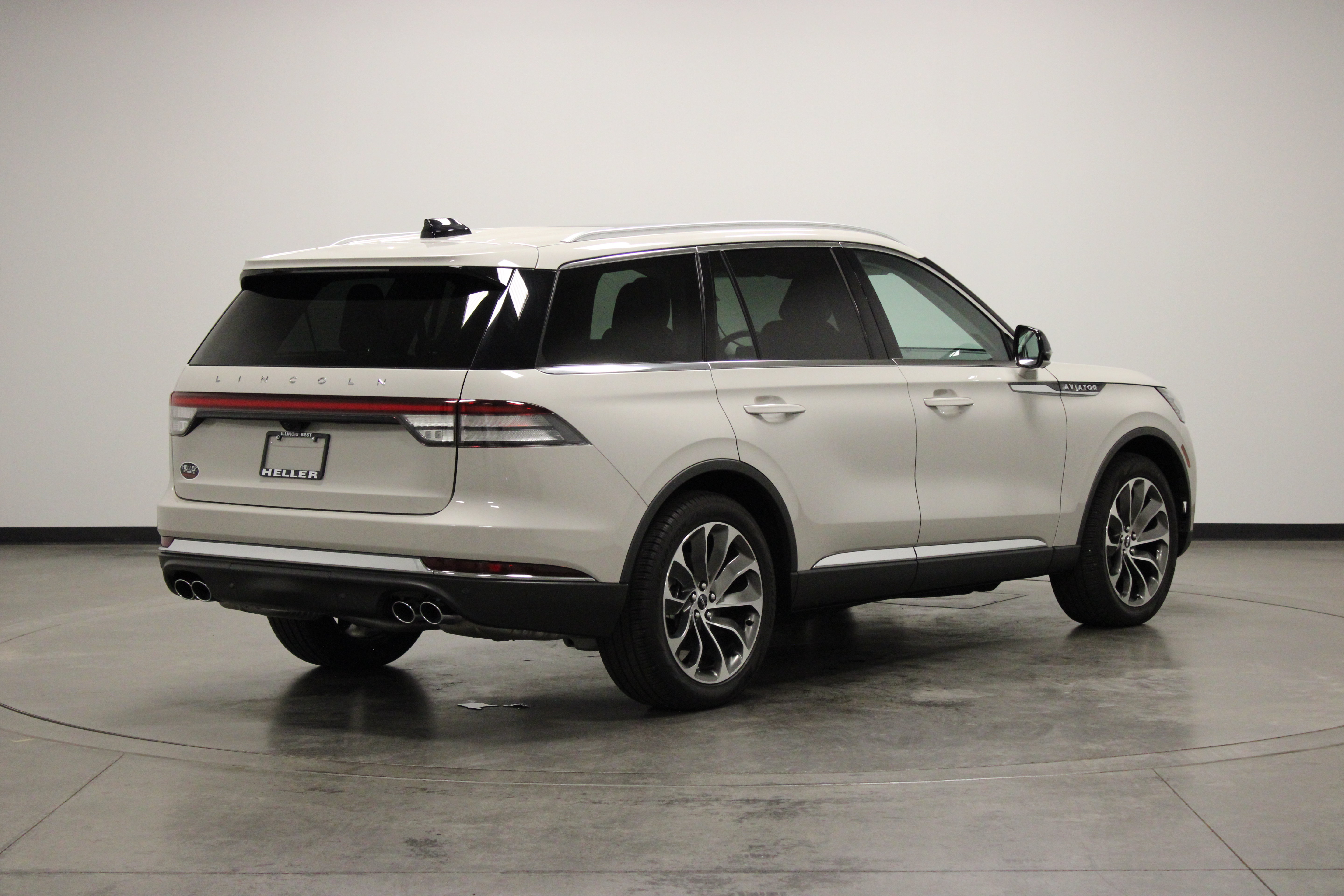 Used 2025 Lincoln Aviator Reserve w/ Illumination Package RWD image 8