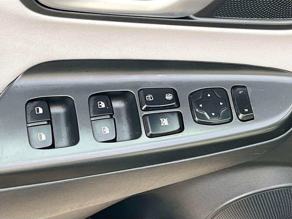 Used 2023 Hyundai Kona Limited image 18