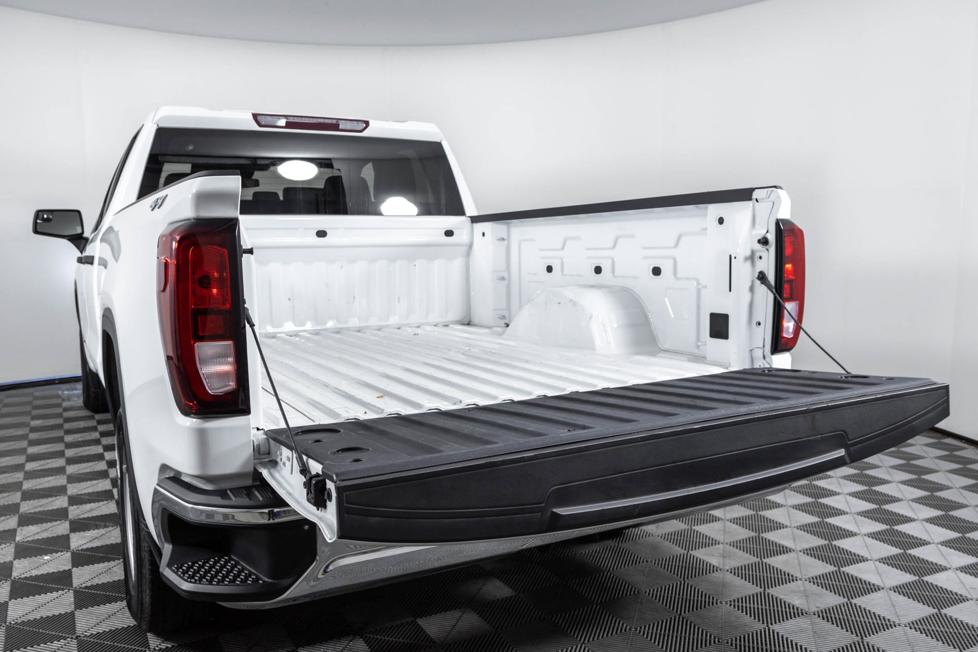 Used 2023 GMC Sierra 1500 Pro w/ Convenience Package AWD/4WD image 15