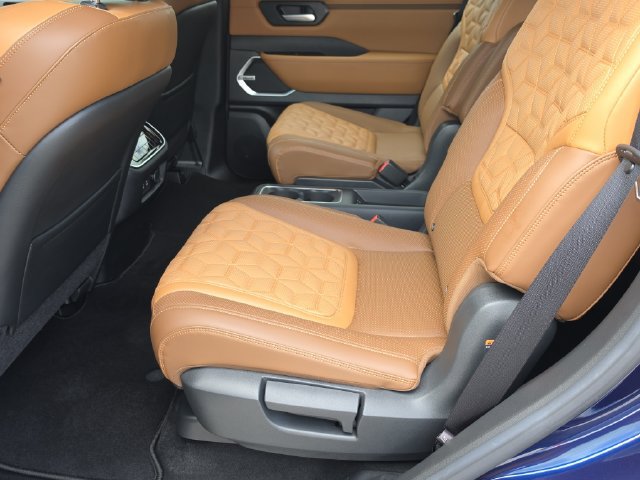 Certified 2025 Nissan Armada Platinum Reserve RWD image 17