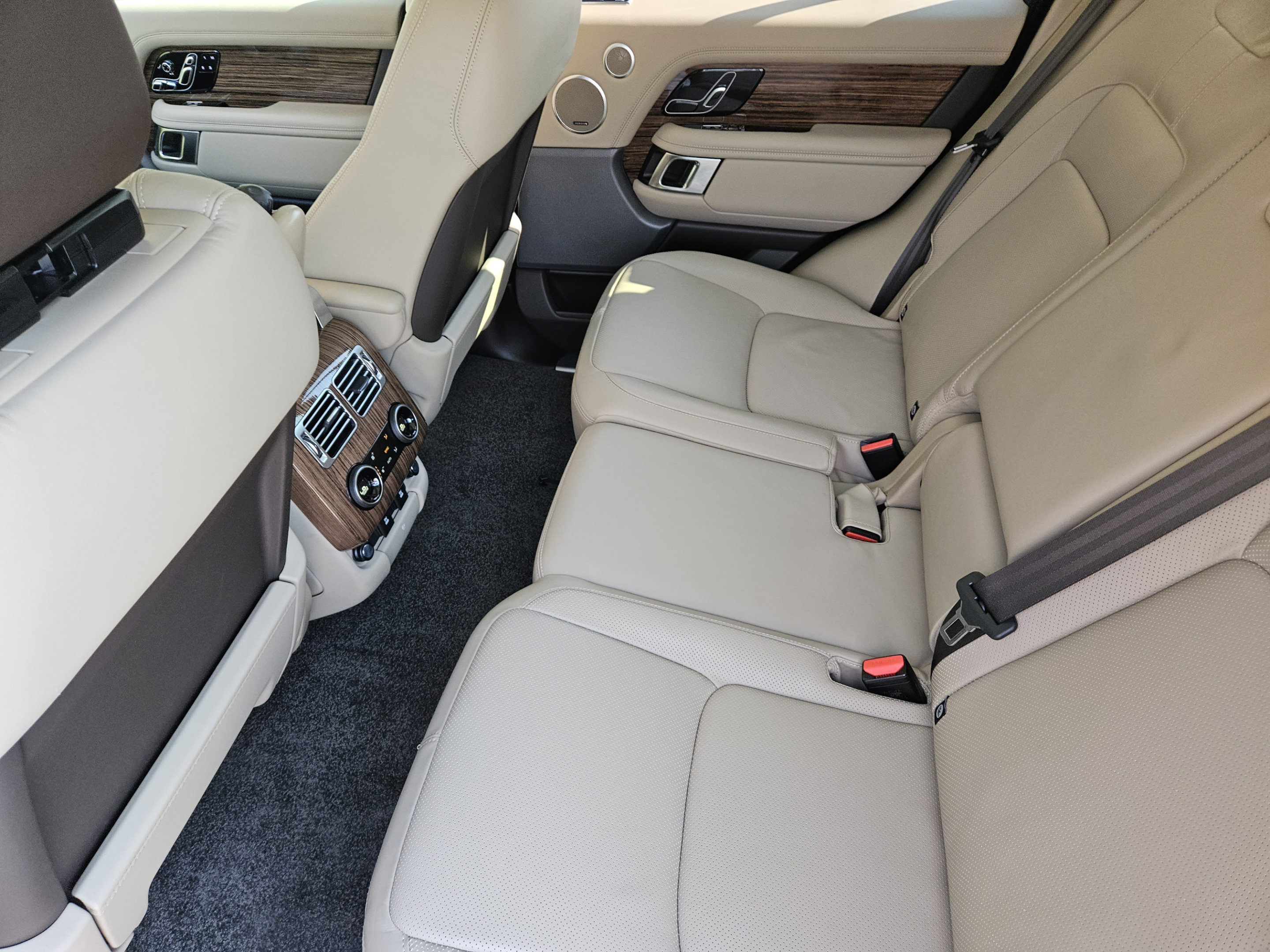 Used 2018 Land Rover Range Rover HSE AWD/4WD image 31