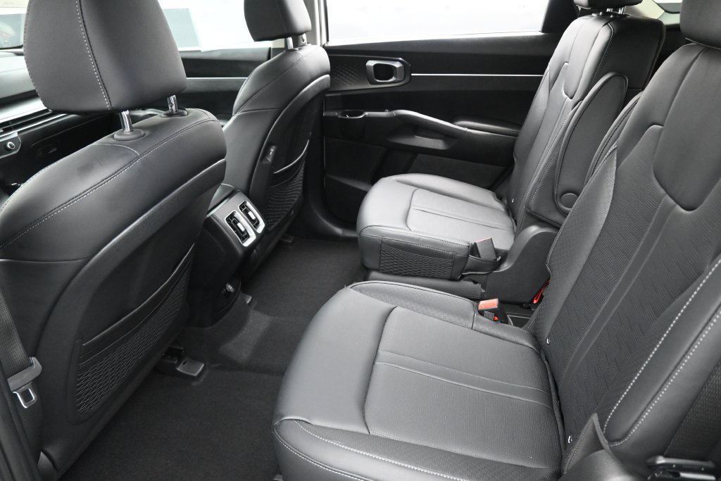 Used 2025 Kia Sorento EX w/ EX Panoramic Sunroof Package AWD/4WD image 28