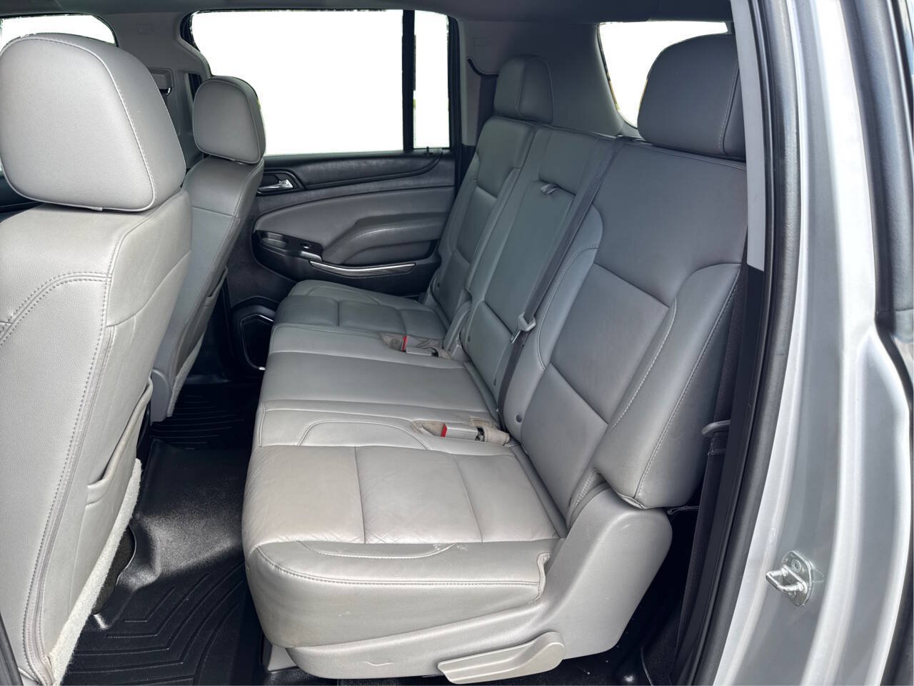 Used 2017 Chevrolet Suburban LT w/ Luxury Package RWD image 26