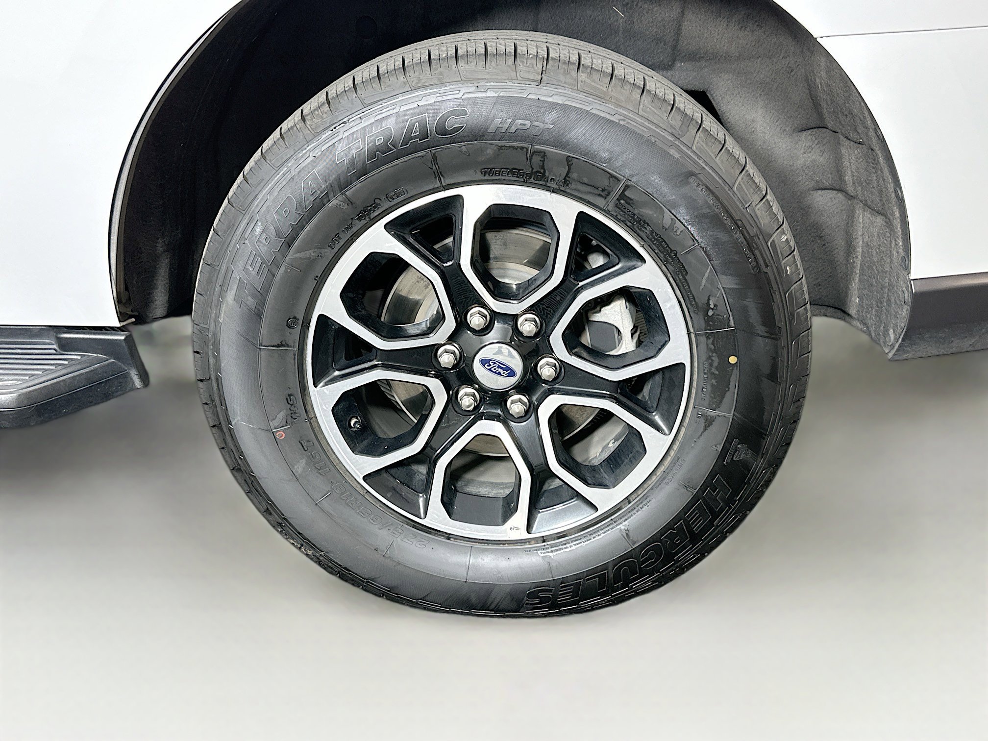 Used 2024 Ford Expedition XLT image 11