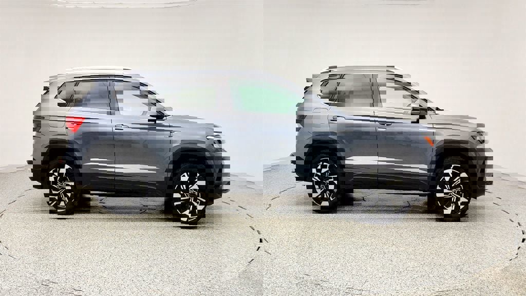 Used 2024 Volkswagen Taos SE AWD/4WD image 4