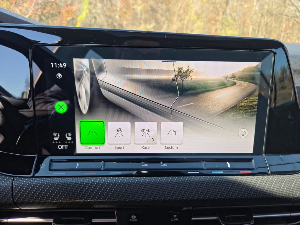 Used 2024 Volkswagen Golf R image 23