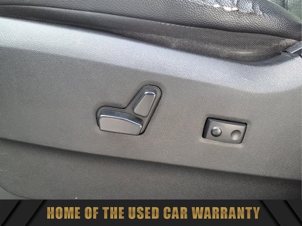 Used 2014 Chrysler Town & Country Touring FWD image 17