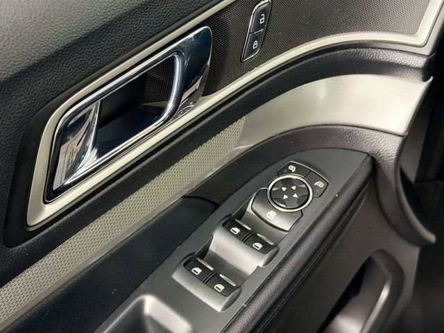 Used 2017 Ford Explorer XLT image 17
