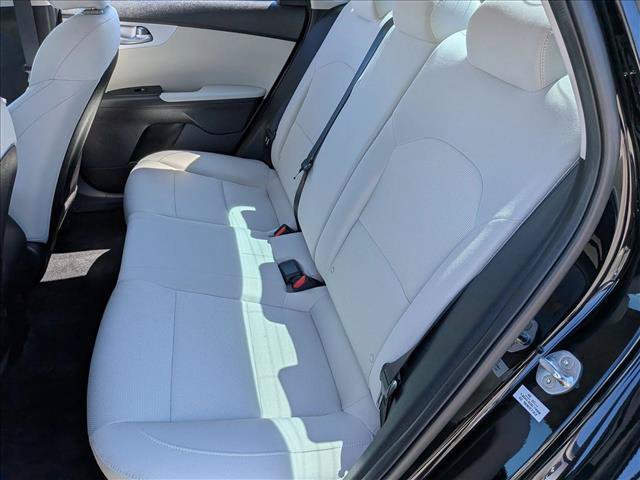 Used 2022 Kia Forte LXS FWD image 17