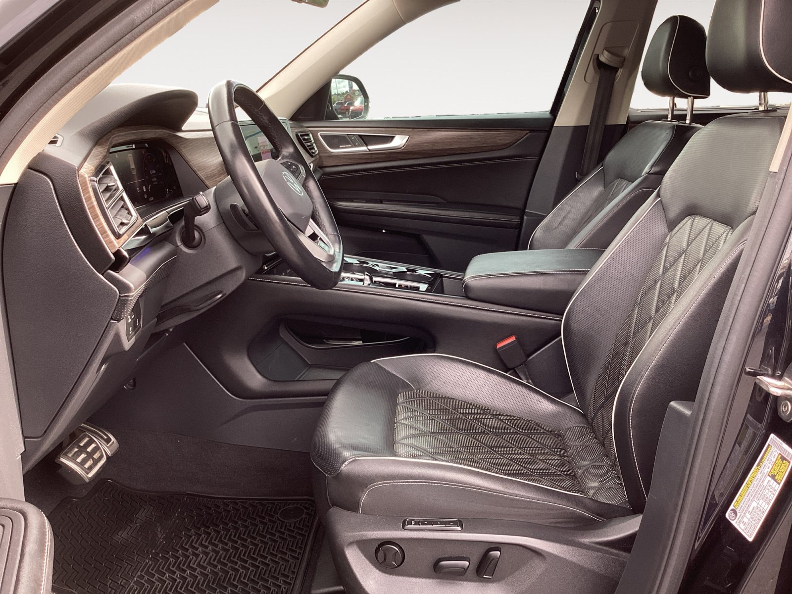 Used 2024 Volkswagen Atlas SEL Premium R-Line AWD/4WD image 28