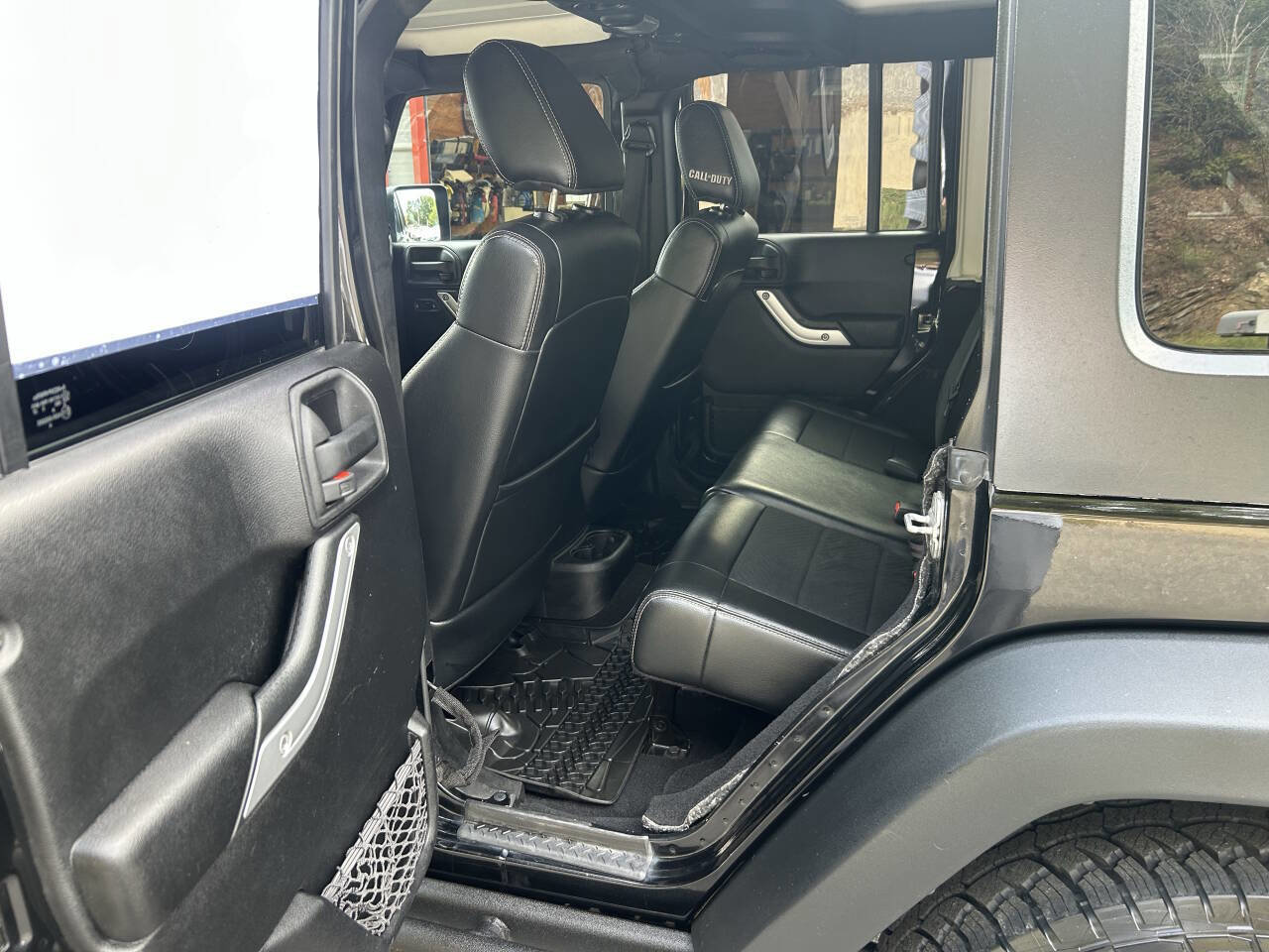 Used 2012 Jeep Wrangler Unlimited Rubicon image 24