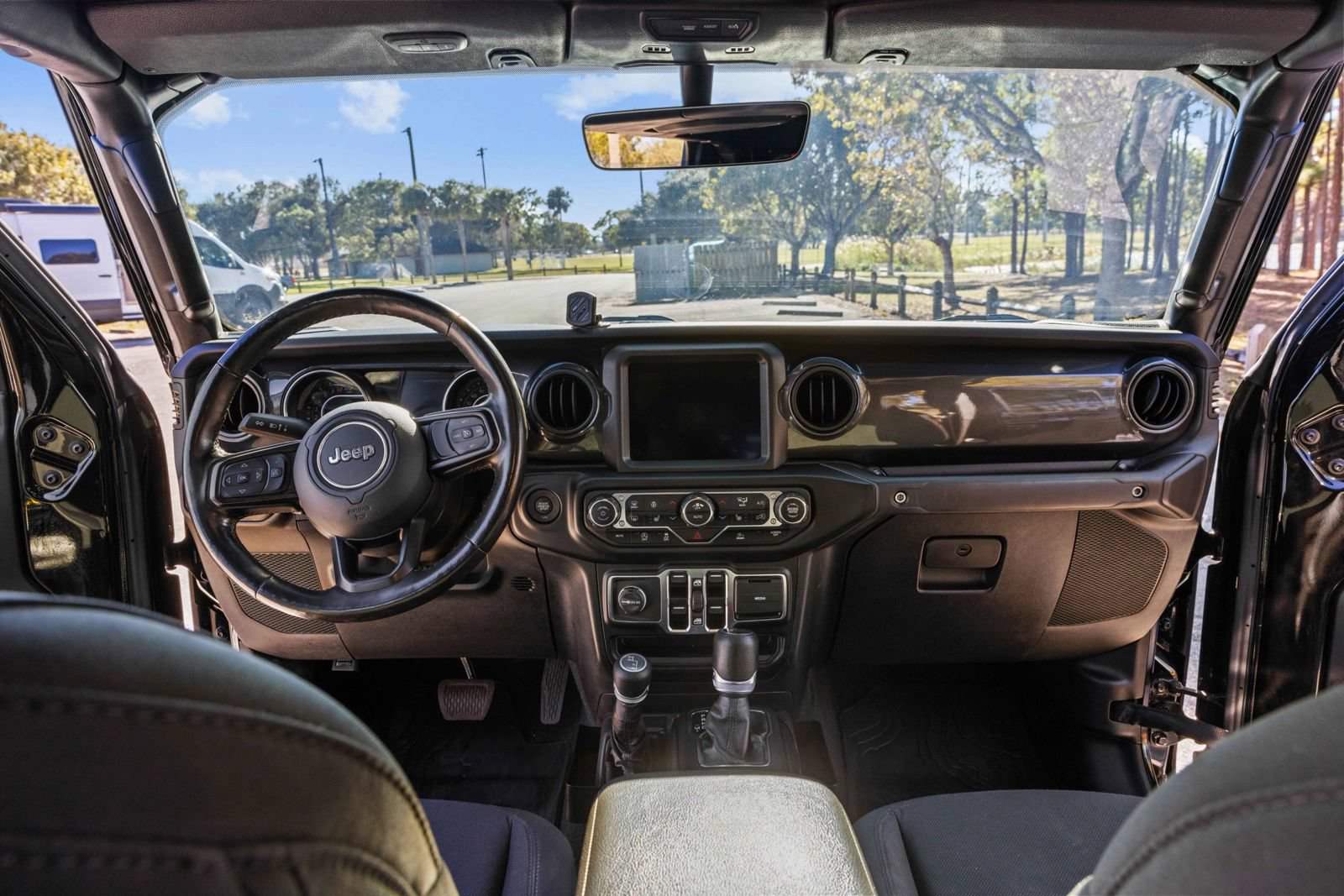 Used 2020 Jeep Gladiator Sport AWD/4WD image 14