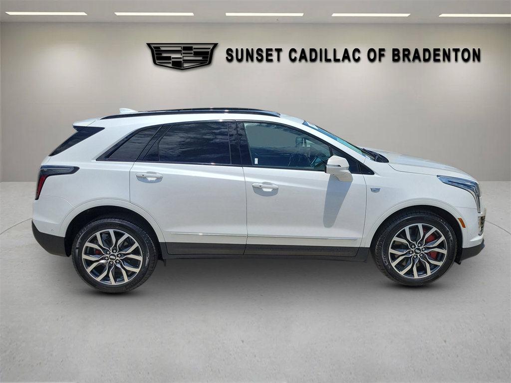 Certified 2022 Cadillac XT5 Sportv w/ Platinum Package AWD/4WD image 3