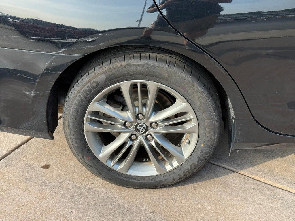Used 2016 Toyota Camry SE FWD image 6