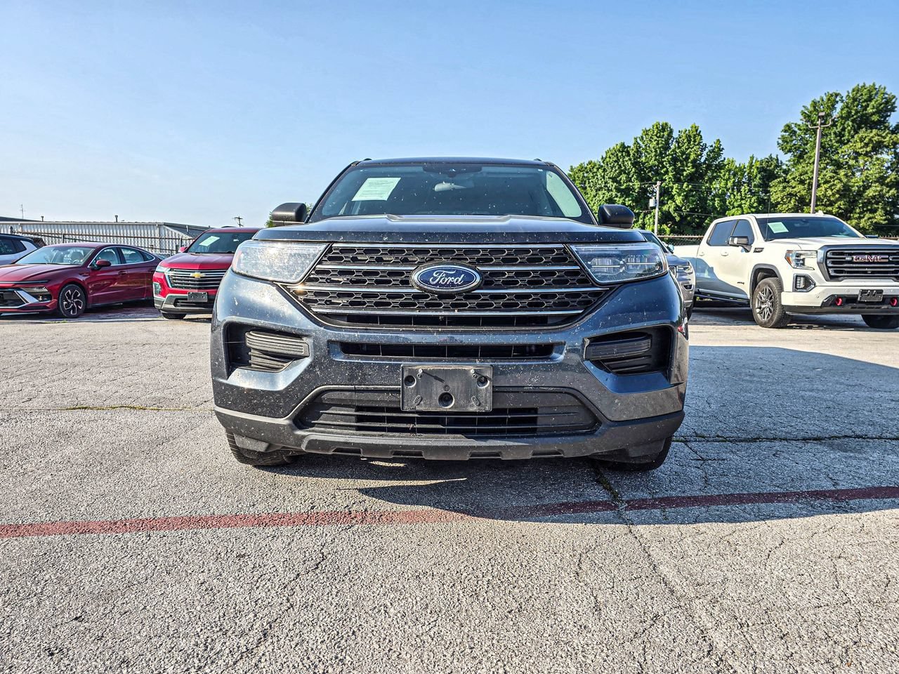 Used 2023 Ford Explorer XLT AWD/4WD image 2
