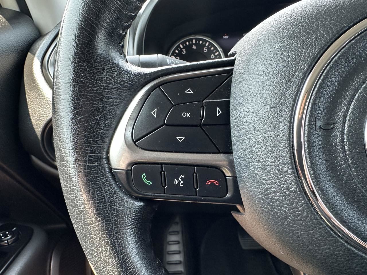 Used 2020 Jeep Renegade Limited w/ UConnect 8.4 Nav Group AWD/4WD image 49