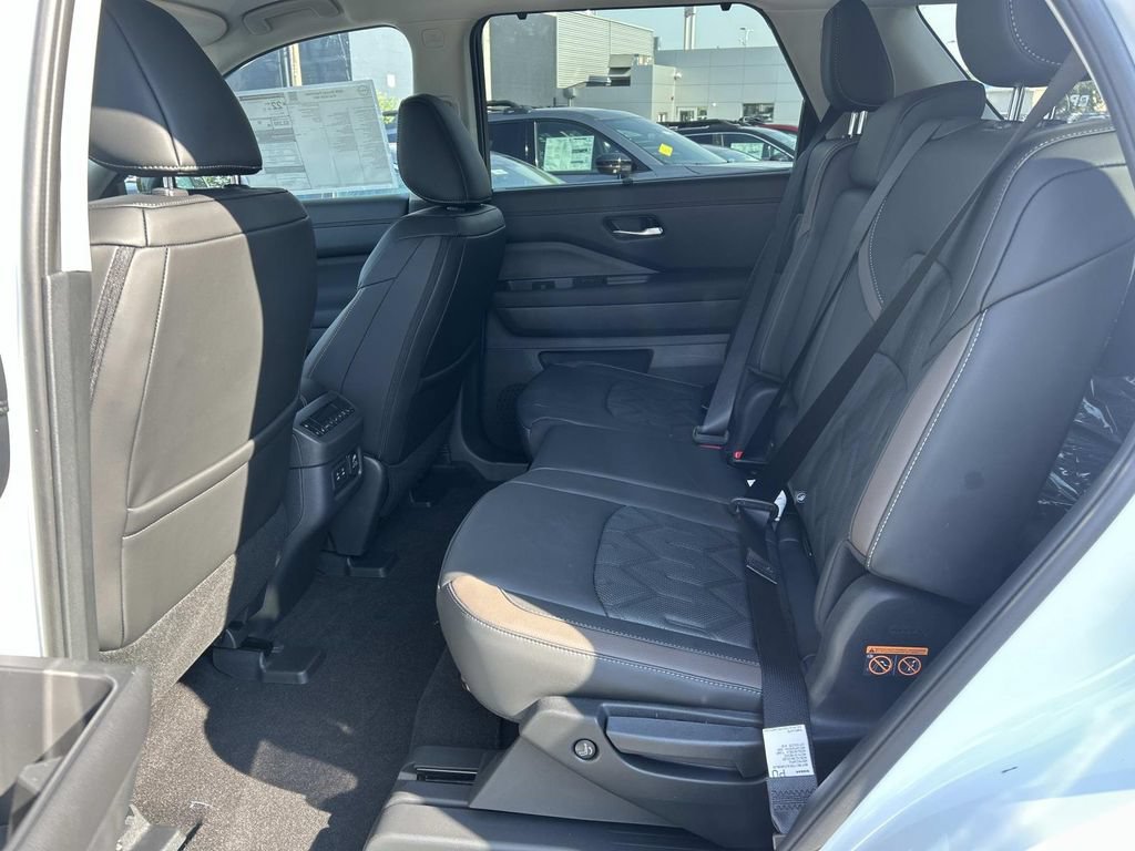 New 2026 Nissan Pathfinder Platinum w/ Cargo Package AWD/4WD image 6