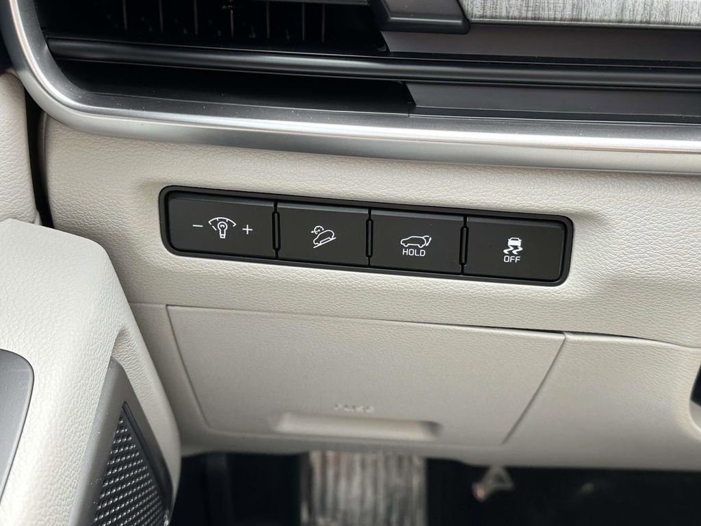 Used 2024 Kia Telluride EX w/ EX Captain's Chair Package image 23