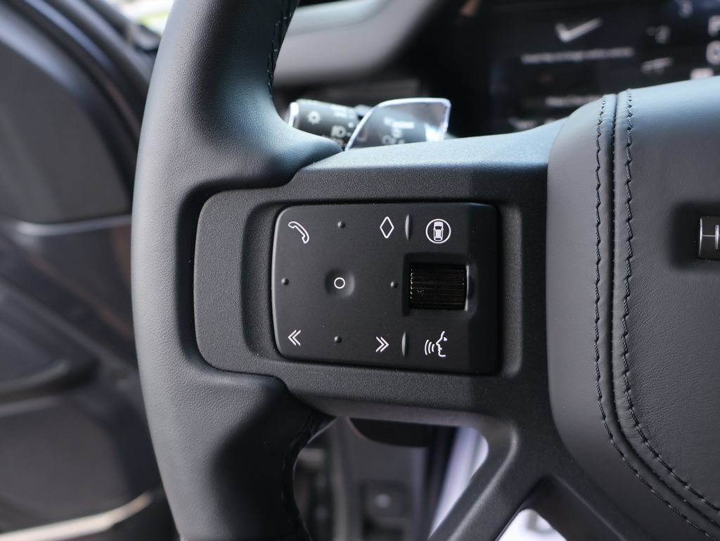 Used 2025 Land Rover Defender 110 AWD/4WD image 27