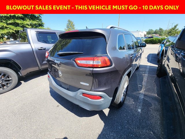 Used 2016 Jeep Cherokee Latitude w/ Cold Weather Group AWD/4WD image 12