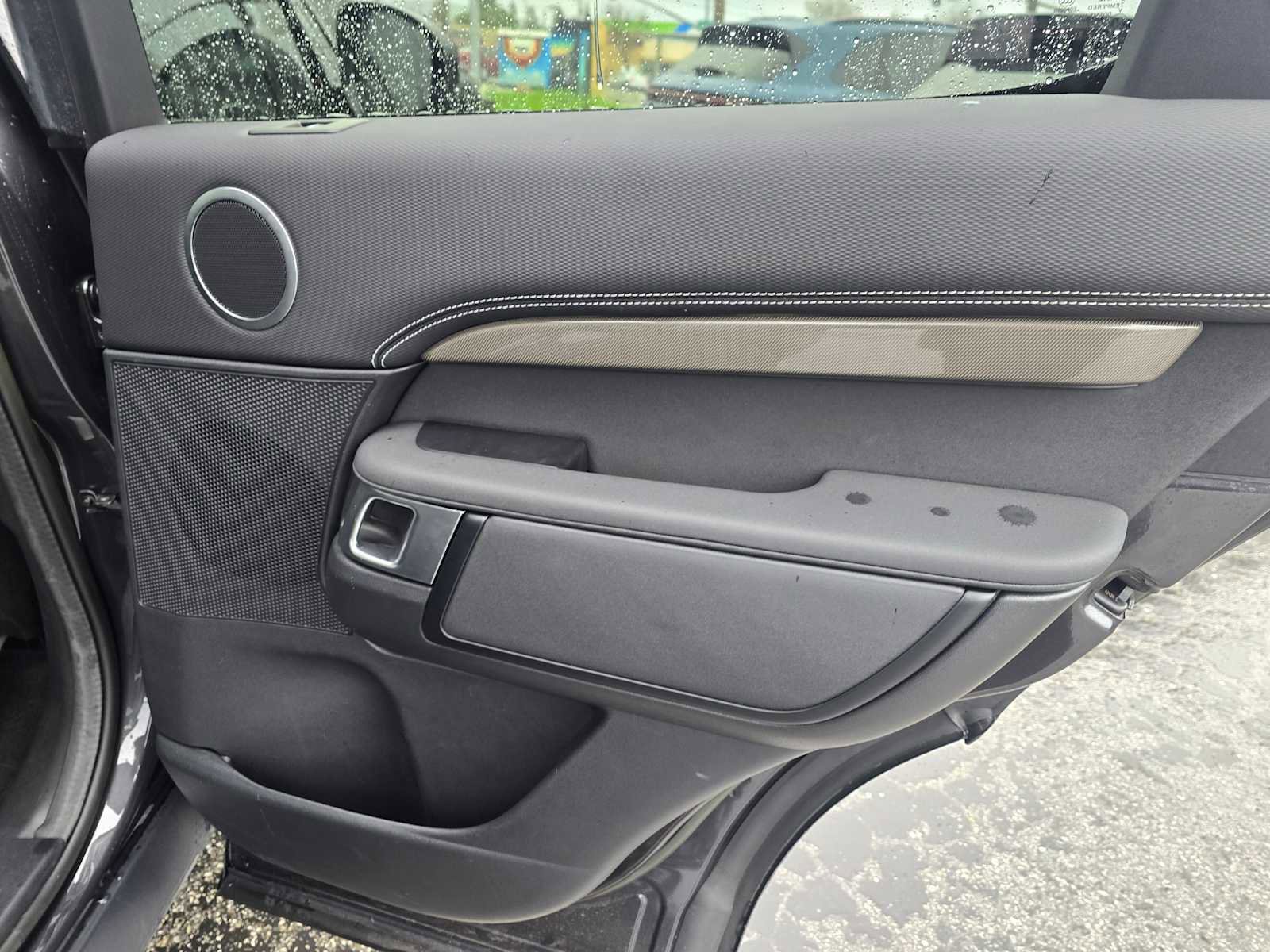 Used 2023 Land Rover Discovery Metropolitan Edition image 13