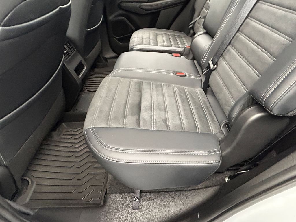 New 2025 Mitsubishi Outlander SE image 32