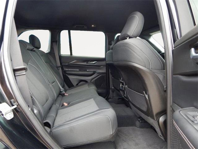 Used 2025 Jeep Grand Cherokee Laredo image 14