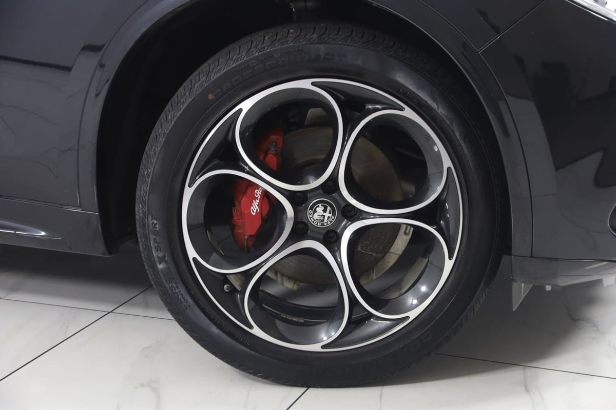 Used 2023 Alfa Romeo Stelvio Veloce AWD/4WD image 16