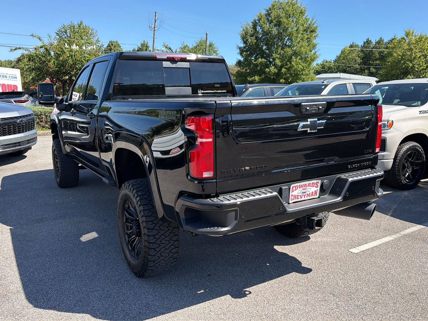 Used 2025 Chevrolet Silverado 2500 LTZ w/ LTZ Plus Package AWD/4WD image 2