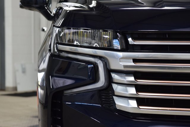 Used 2023 Chevrolet Suburban High Country w/ Premium Package image 12
