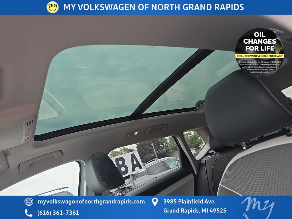 Used 2025 Volkswagen Taos SE w/ Panoramic Sunroof Package AWD/4WD image 24