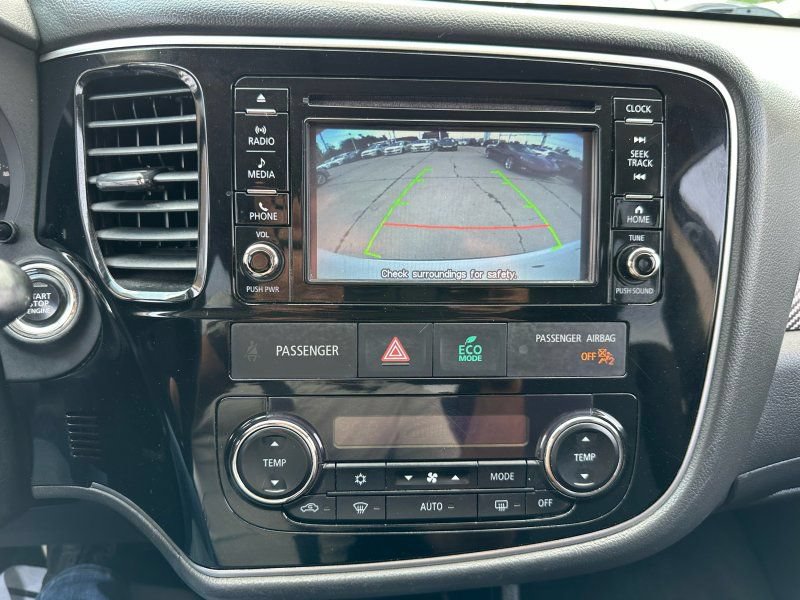 Used 2016 Mitsubishi Outlander SE AWD/4WD image 19