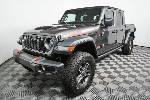 Used 2025 Jeep Gladiator Mojave w/ Convenience Group AWD/4WD video 1