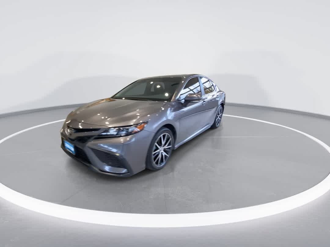 Used 2023 Toyota Camry SE w/ Blackout Package (TMS) AWD/4WD image 4