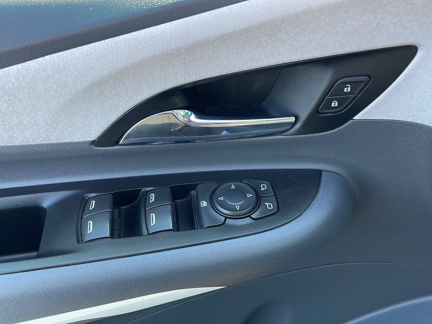 Used 2020 Chevrolet Bolt LT FWD image 11