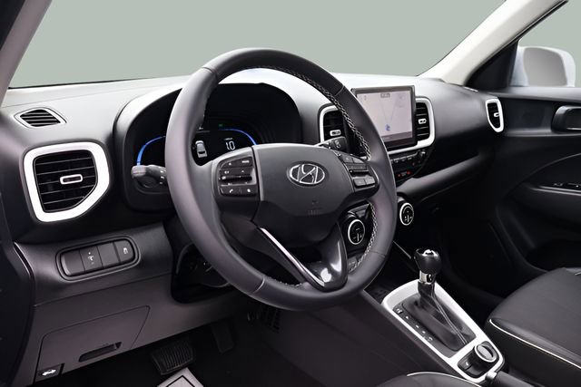 Used 2023 Hyundai Venue Limited w/ Cargo Package FWD image 11