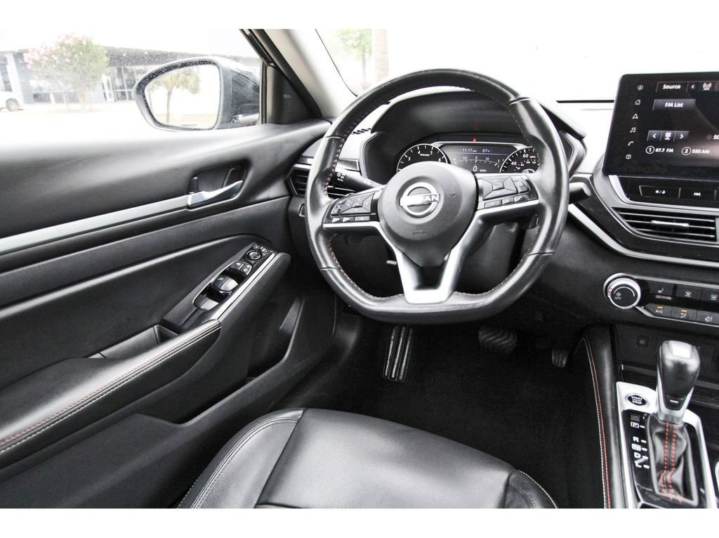 Used 2024 Nissan Altima 2.5 SR w/ SR Premium Package FWD image 8