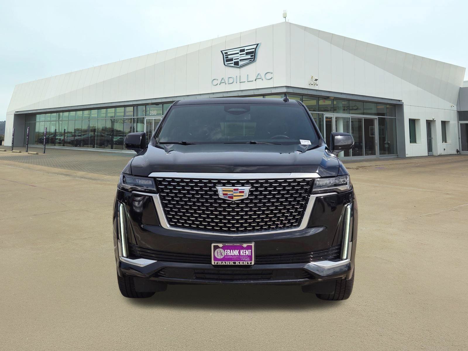 Used 2022 Cadillac Escalade Luxury AWD/4WD image 2