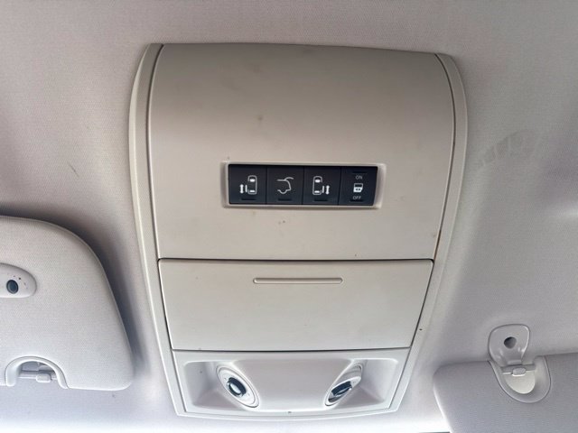 Used 2016 Chrysler Town & Country Touring w/ Driver Convenience Group FWD image 21