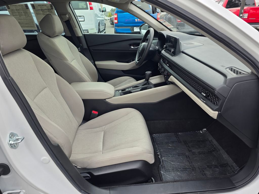 Used 2025 Honda Accord SE image 10