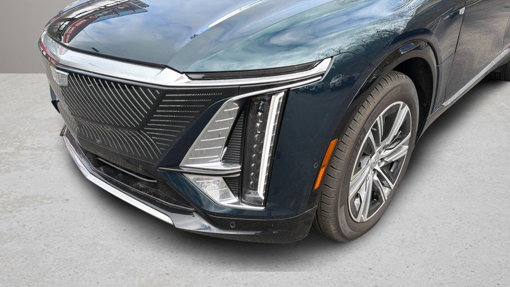 Certified 2025 Cadillac Lyriq Luxury AWD/4WD image 9